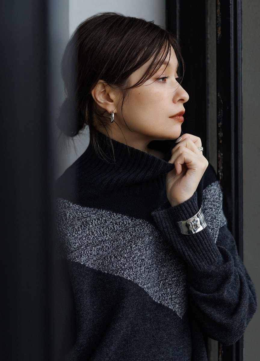 輕柔喀什米爾混紡撞色設計上衣